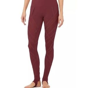 NWOT Alo Wrapped High Waist Med with Stirrup Size M